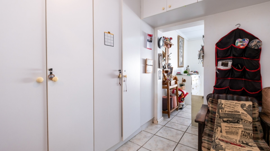 5 Bedroom Property for Sale in Denver Park Western Cape
